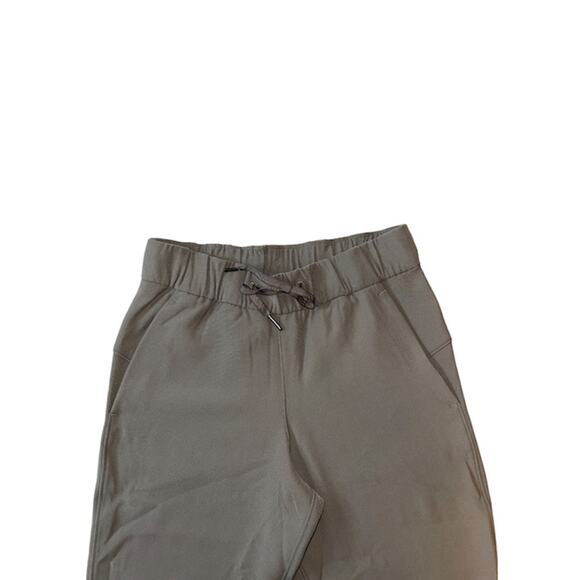 Lululemon On The Fly 7/8 Woven Pants Grey Size 2 BNWT - Picture 4 of 11